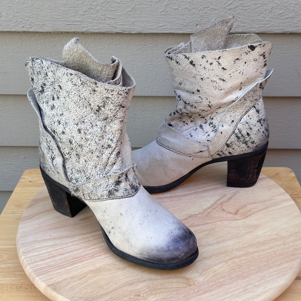 Papucei Design Distressed Leather Ankle Boots Avant Garde White Black EU 38 7.5